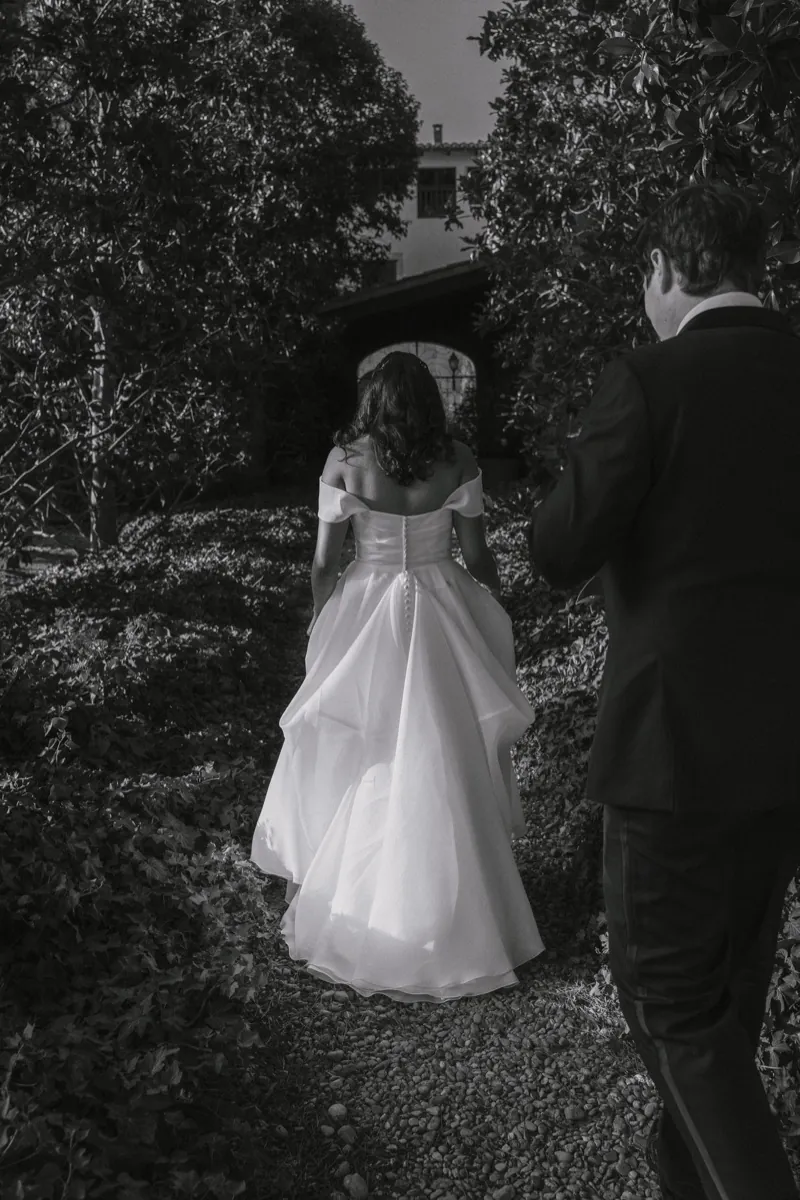 The bride walking through the garden in a full skirt, Biniagual, Mallorca
