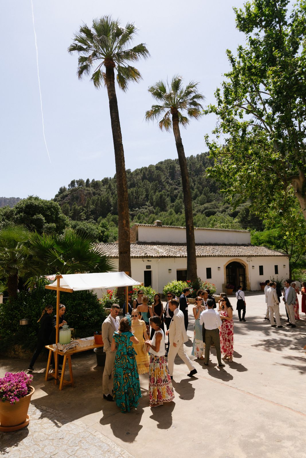 Wedding ceremony in the clastra at Jardines de Alfabia, Mallorca