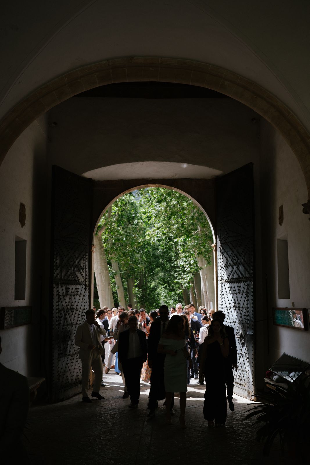 Wedding ceremony in the clastra at Jardines de Alfabia, Mallorca