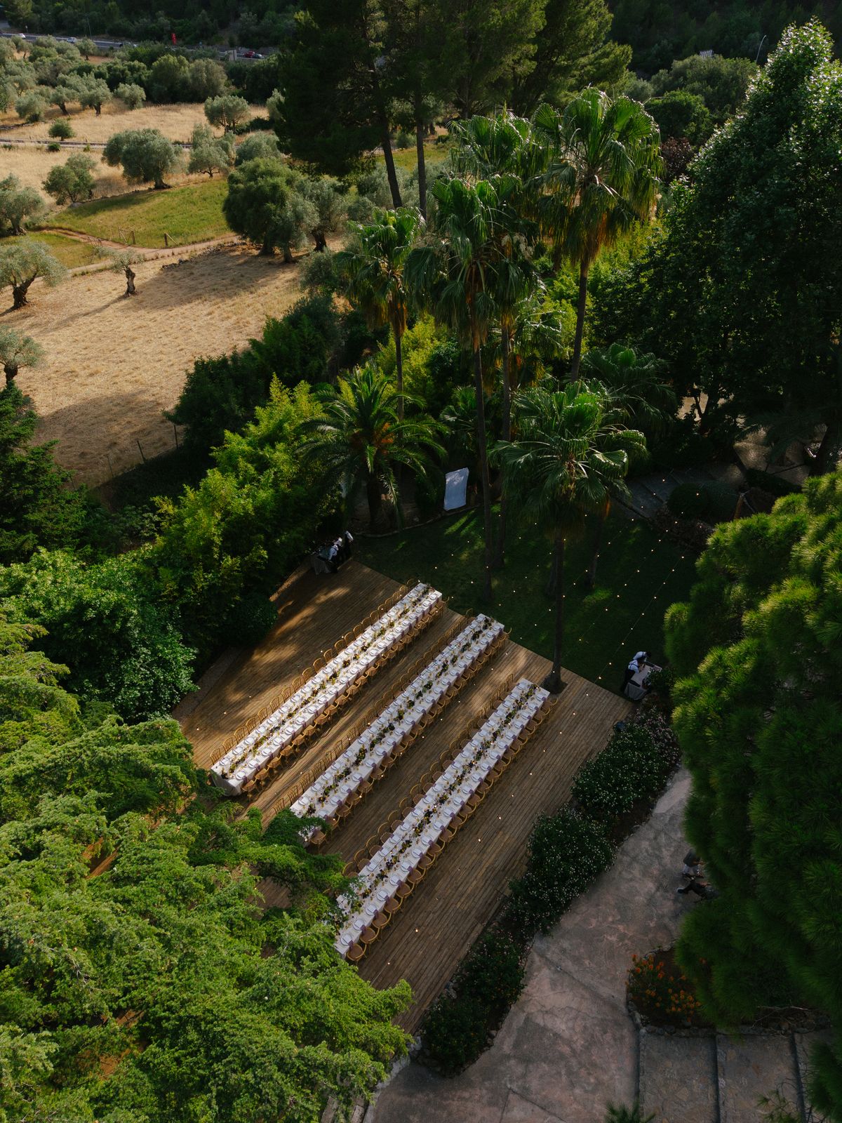 Long tables dressed with figs and peaches at Jardines de Alfabia, Mallorca