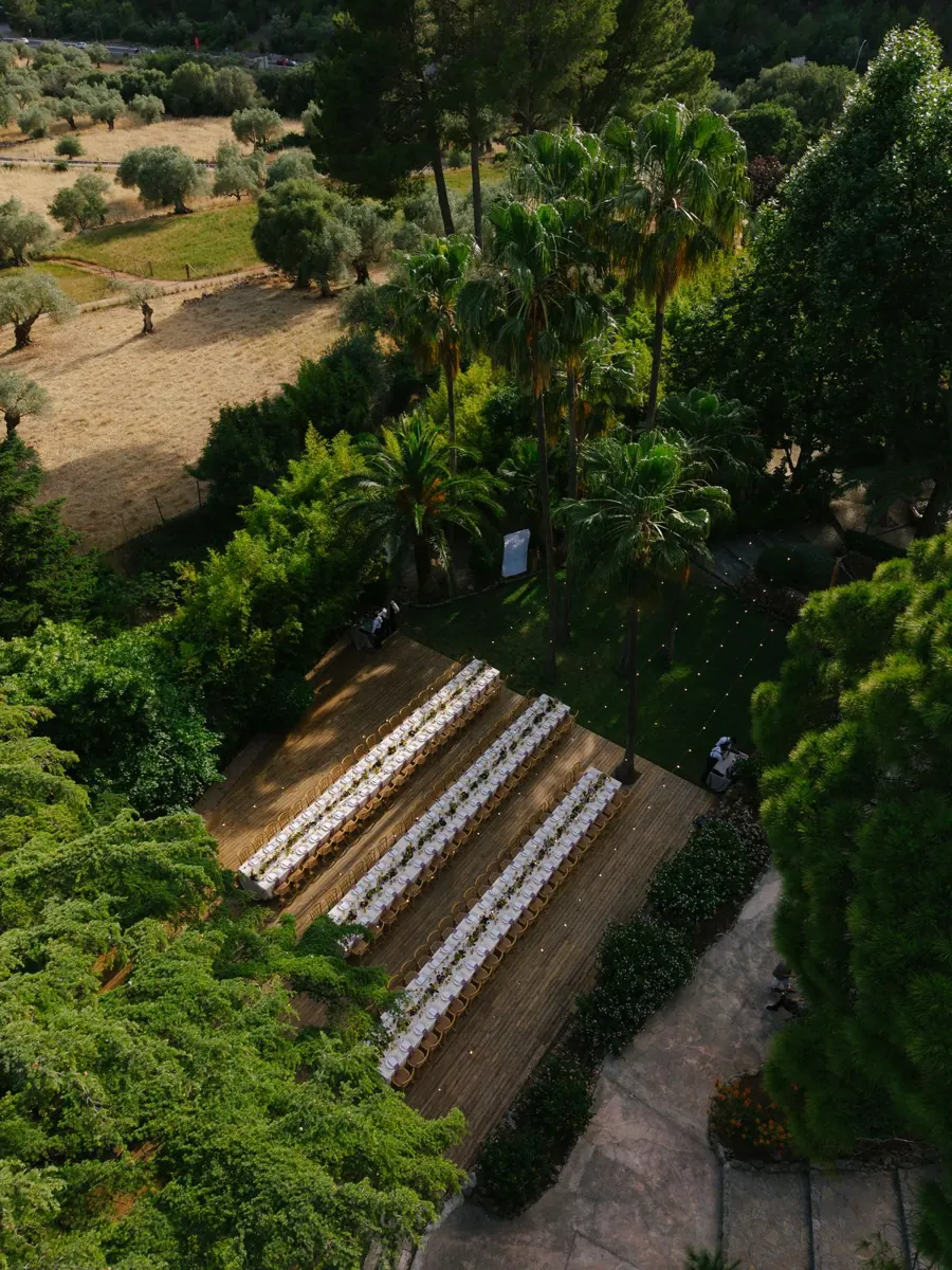 Long tables dressed with figs and peaches at Jardines de Alfabia, Mallorca