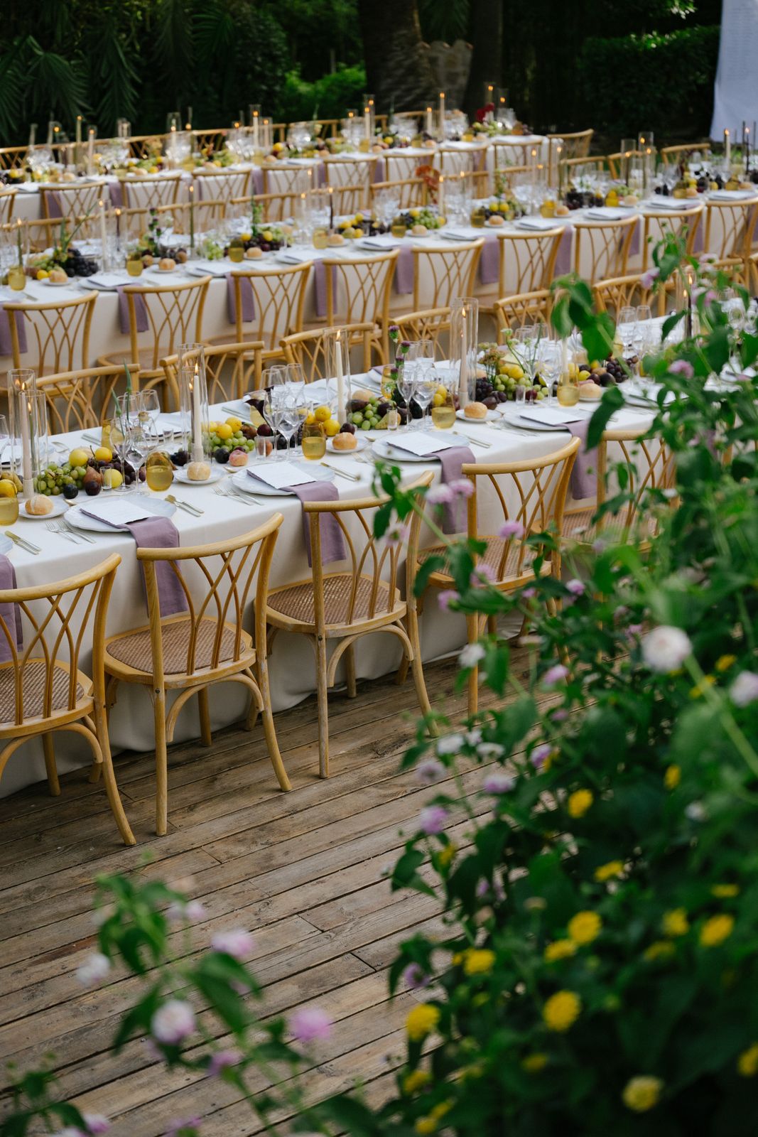 Long tables dressed with figs and peaches at Jardines de Alfabia, Mallorca