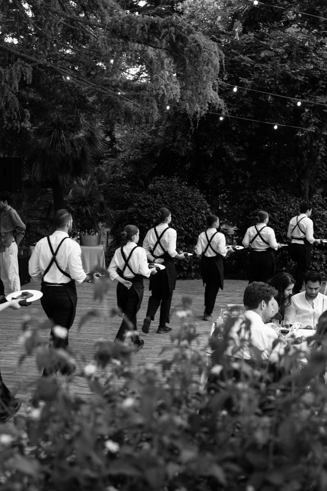 Long tables dressed with figs and peaches at Jardines de Alfabia, Mallorca