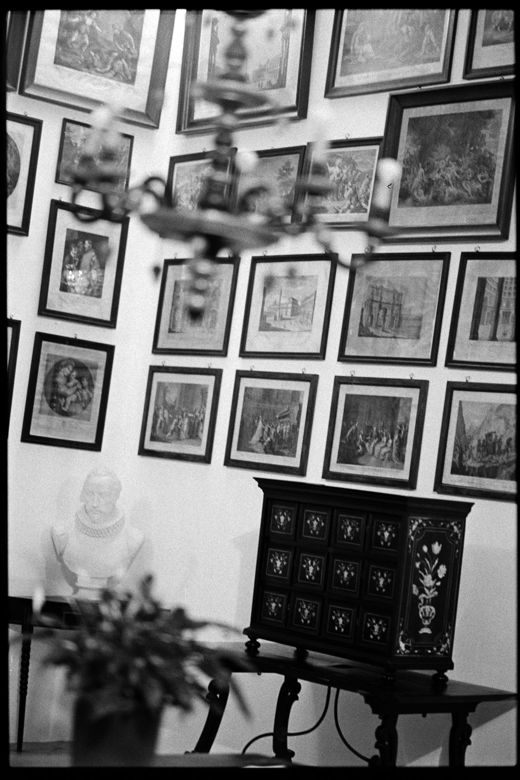 Charlotte and Rhodri's wedding on 35mm film at Jardines de Alfabia, Mallorca