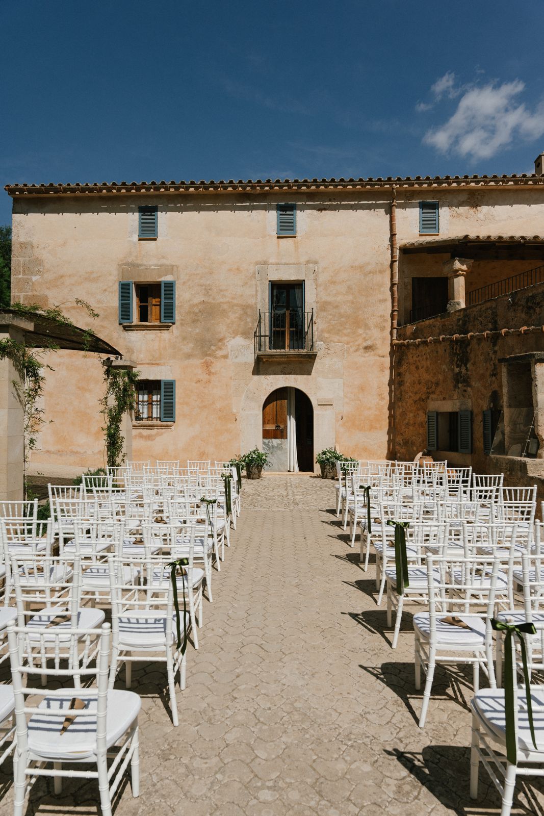 Wedding ceremony in front of the façade at Son Sampol, Llucmajor, Mallorca