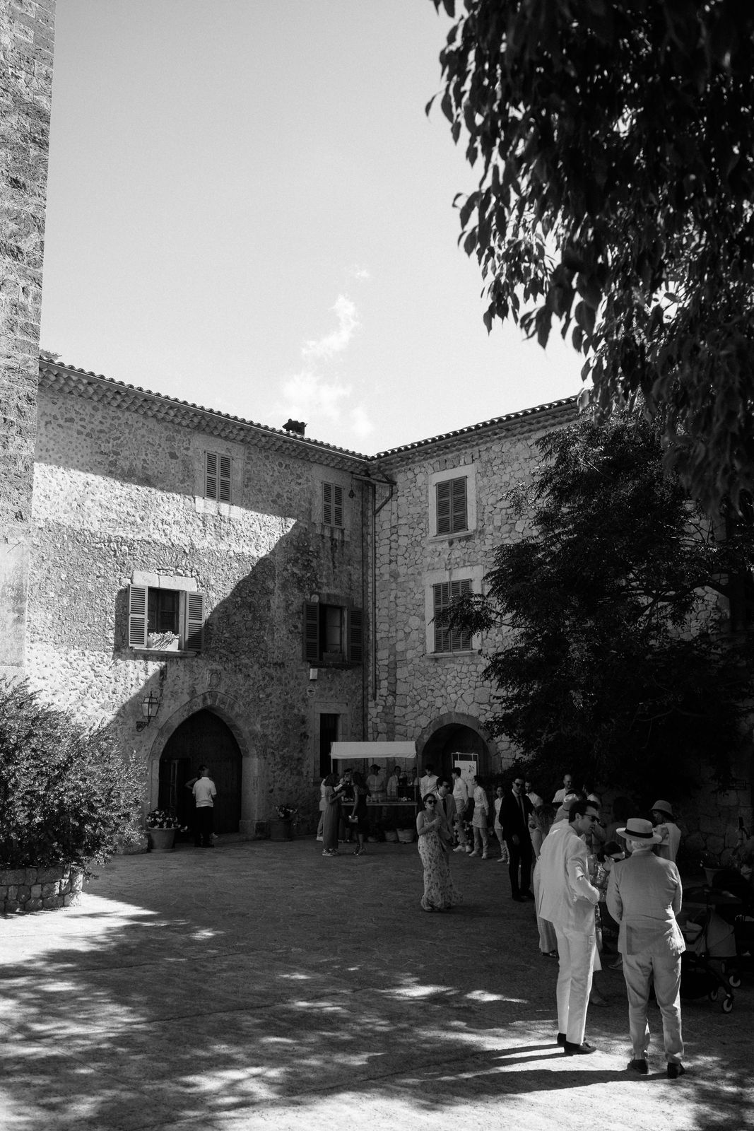 Family-led wedding ceremony at the Son Marroig rotunda, Deià, Mallorca