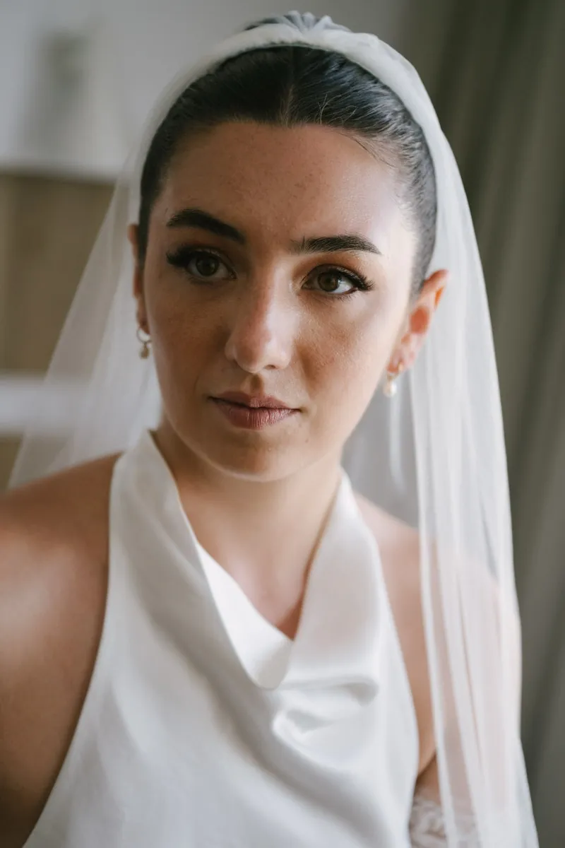 Portrait of the bride in her veil before the ceremony, Lume & Co, Génova, Mallorca